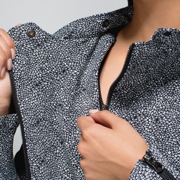 Lululemon PRISTINE Bust A Move- Peplum Jacket Zipper Moto- white Black- Size 4/6 - Picture 2 of 16